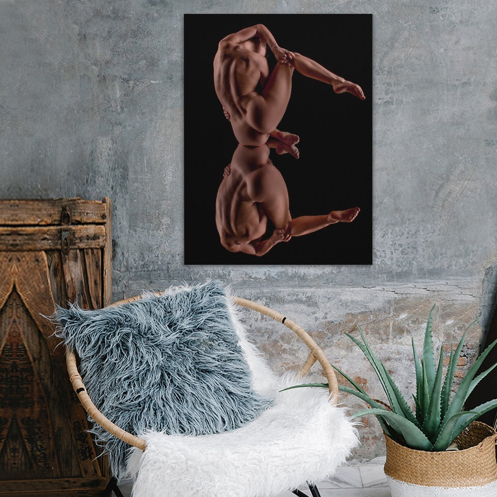 Nude dancer mirrored back, muscles Frame